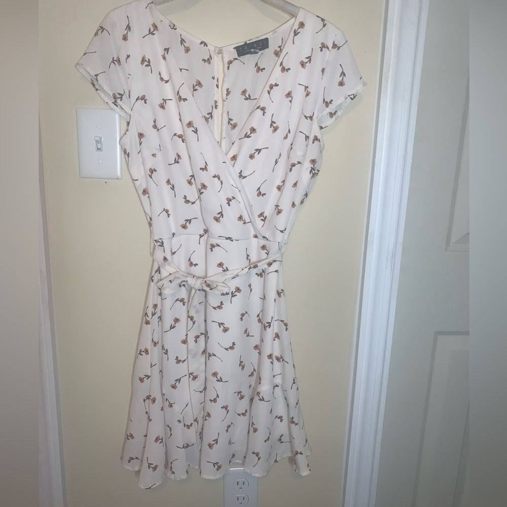 Trixxi Faux Wraparound Cream and Gold Floral Dress with Ruffle Hem Juniors Sz M